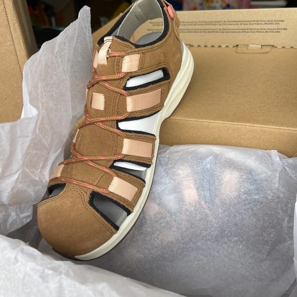 New Clarks Motion Tread Women's
Solan Sail Dark Tan Combi Sandals
Size 9 - Picture 5 of 7